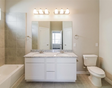 2540 Aurora Lane - Photo Thumbnail 10