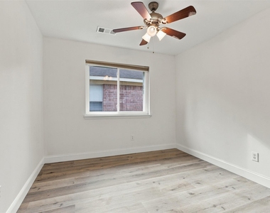 1431 W Welsford Drive - Photo Thumbnail 18
