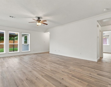 1431 W Welsford Drive - Photo Thumbnail 3