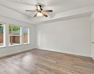 1431 W Welsford Drive - Photo Thumbnail 12