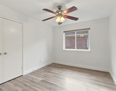 1431 W Welsford Drive - Photo Thumbnail 17