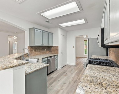 1431 W Welsford Drive - Photo Thumbnail 5