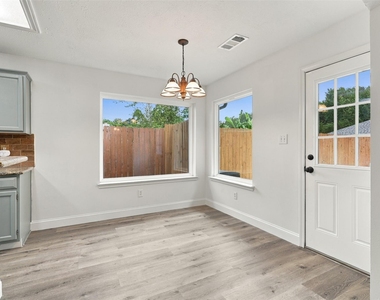 1431 W Welsford Drive - Photo Thumbnail 8