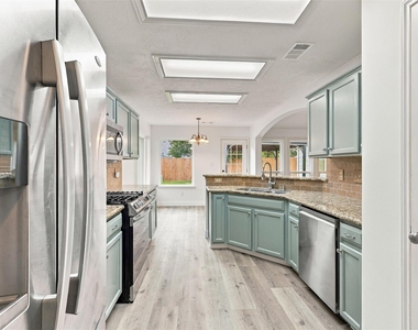 1431 W Welsford Drive - Photo Thumbnail 7