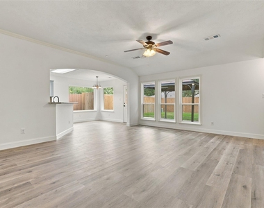 1431 W Welsford Drive - Photo Thumbnail 1