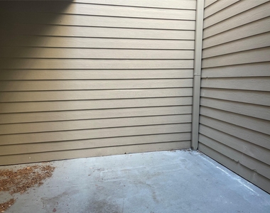 1908 Augusta Drive - Photo Thumbnail 9