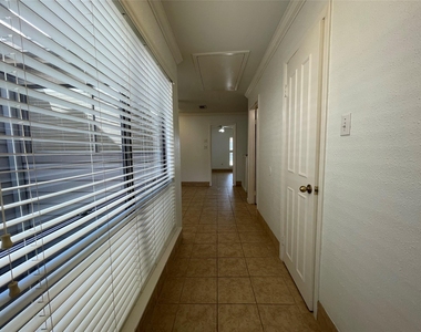 1908 Augusta Drive - Photo Thumbnail 13