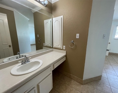 1908 Augusta Drive - Photo Thumbnail 14