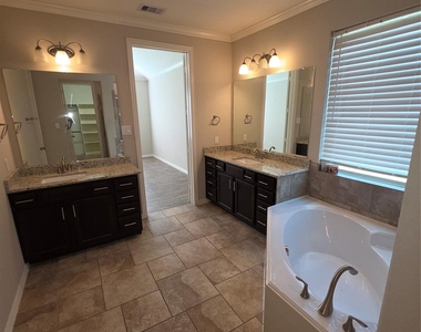 9415 Invergarry Way - Photo Thumbnail 25