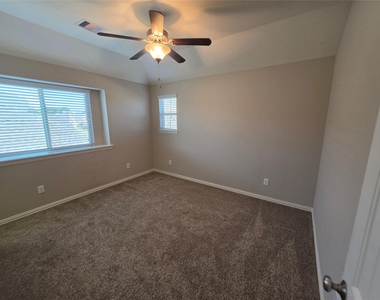 9415 Invergarry Way - Photo Thumbnail 32