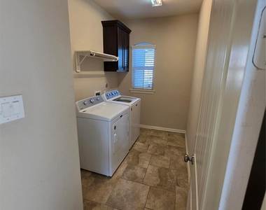 9415 Invergarry Way - Photo Thumbnail 18