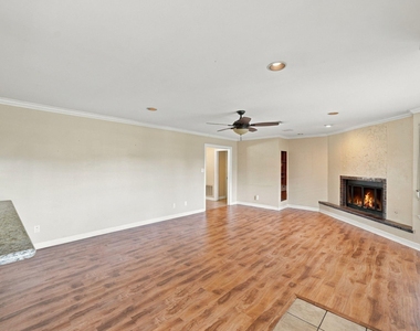 7823 Twin Hills Drive - Photo Thumbnail 13