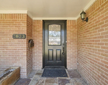 7823 Twin Hills Drive - Photo Thumbnail 2