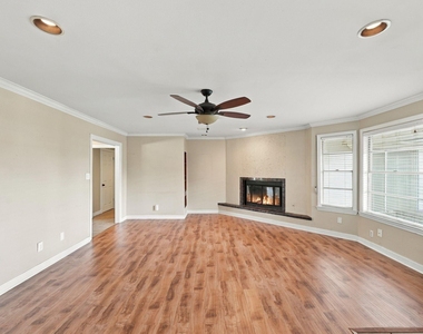 7823 Twin Hills Drive - Photo Thumbnail 14