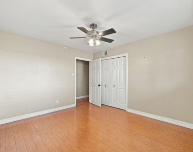 7823 Twin Hills Drive - Photo Thumbnail 33