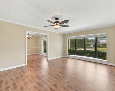 7823 Twin Hills Drive - Photo Thumbnail 4