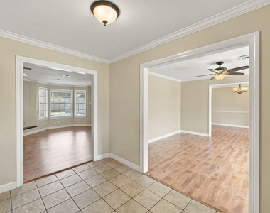 7823 Twin Hills Drive - Photo Thumbnail 9