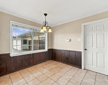 7823 Twin Hills Drive - Photo Thumbnail 16