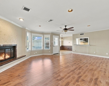 7823 Twin Hills Drive - Photo Thumbnail 12