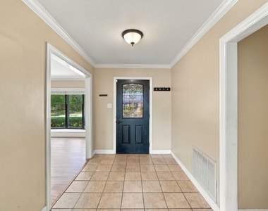 7823 Twin Hills Drive - Photo Thumbnail 8