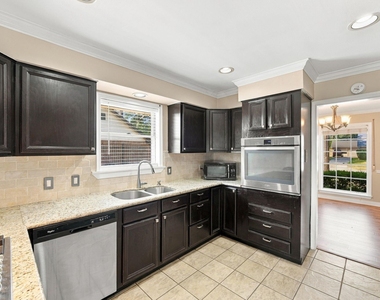 7823 Twin Hills Drive - Photo Thumbnail 19