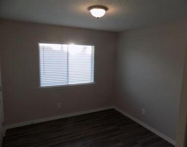 12411 Greensbrook Forest Drive - Photo Thumbnail 10