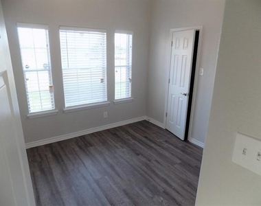 12411 Greensbrook Forest Drive - Photo Thumbnail 8