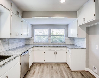 4137 Woodfin Street - Photo Thumbnail 10