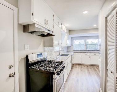 4137 Woodfin Street - Photo Thumbnail 9