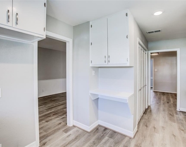 4137 Woodfin Street - Photo Thumbnail 7