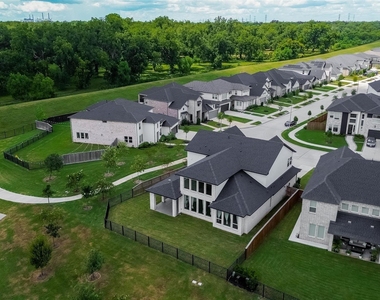 4906 Tanyard Manor Drive - Photo Thumbnail 36