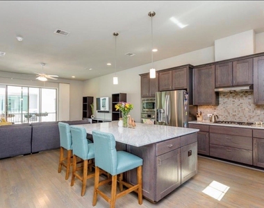 1536 Dian Street - Photo Thumbnail 5