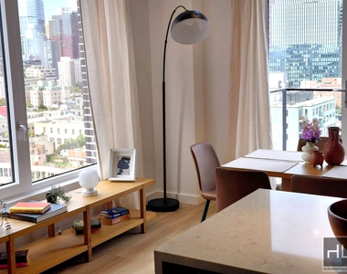 St Marks Place - Photo Thumbnail 1