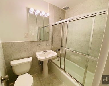 East 83 Street - Photo Thumbnail 3