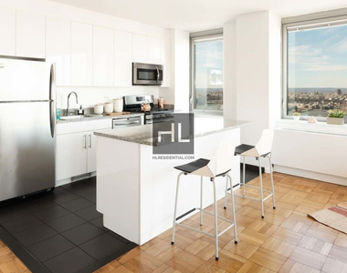 West 37th Street - Photo Thumbnail 1
