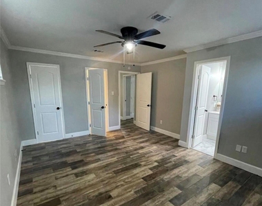 209 Harold Lane - Photo Thumbnail 7