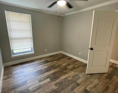 209 Harold Lane - Photo Thumbnail 6