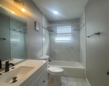 209 Harold Lane - Photo Thumbnail 4