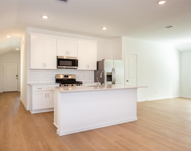 3422 Horseshoe Trail Lane - Photo Thumbnail 2