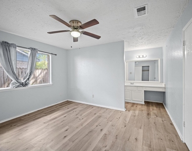 3215 Dragonwick Drive - Photo Thumbnail 5