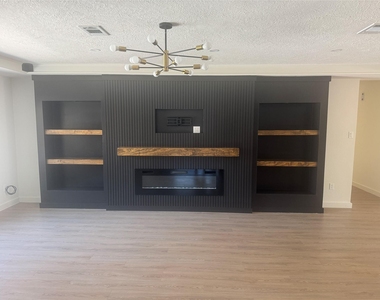 5950 Dumfries Drive - Photo Thumbnail 11