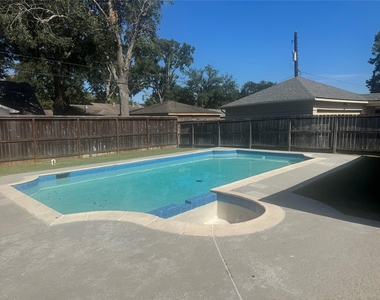 5950 Dumfries Drive - Photo Thumbnail 14