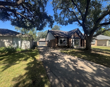 5950 Dumfries Drive - Photo Thumbnail 15
