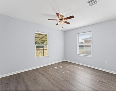 509 17th Avenue N - Photo Thumbnail 12