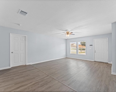 509 17th Avenue N - Photo Thumbnail 4