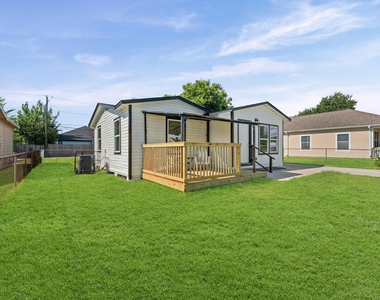 509 17th Avenue N - Photo Thumbnail 1