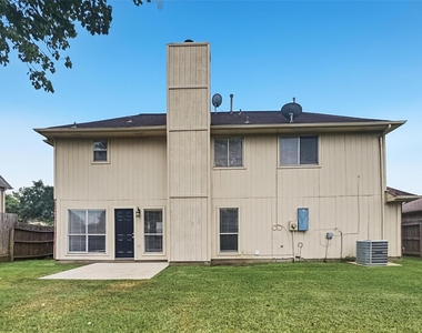 1103 Lochmoor Lane - Photo Thumbnail 16