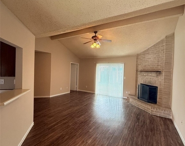 10602 Village Trail Drive - Photo Thumbnail 6