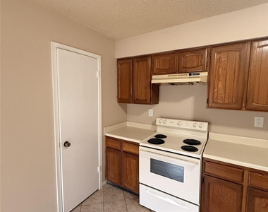 10602 Village Trail Drive - Photo Thumbnail 2
