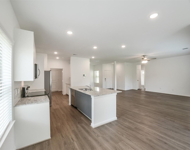 11611 Moltere Drive - Photo Thumbnail 10